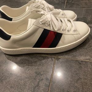 Gucci men ace low top sneakers